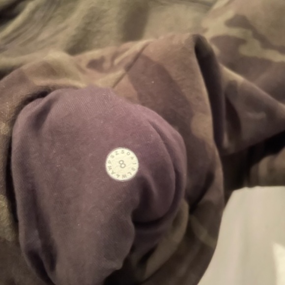 Lululemon Scuba Full-zip Hoodie Green Camo, size 8, EUC - Picture 6 of 6